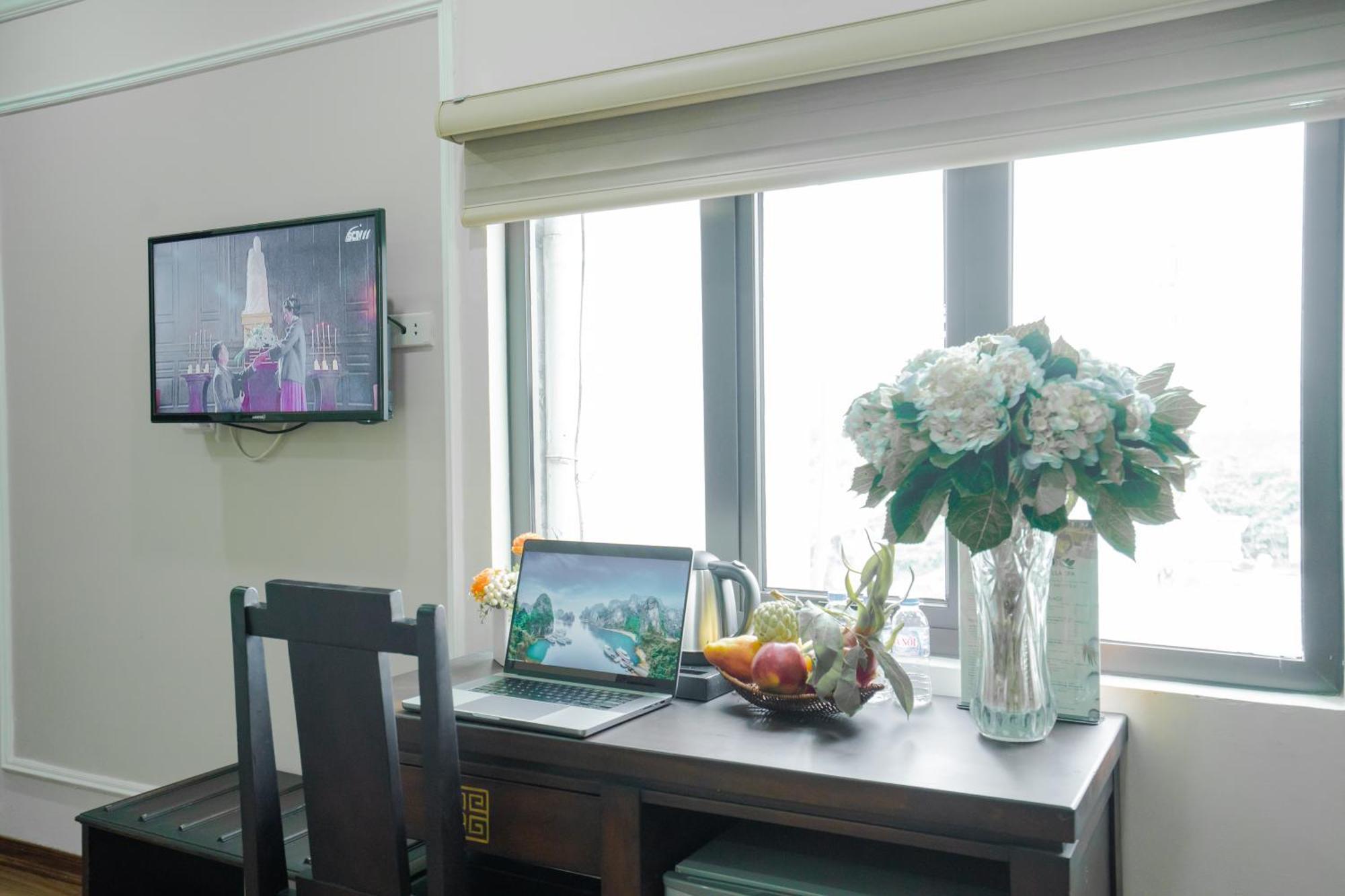 Ha Noi Lake View Hotel & Travel Hanoi Exteriör bild